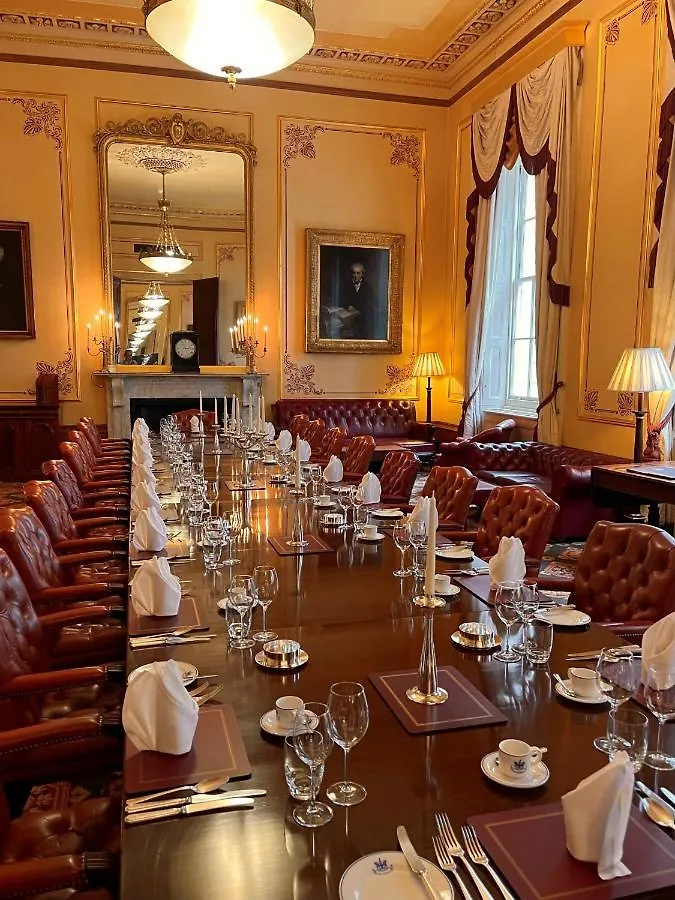 The City Of London Club 0*,
